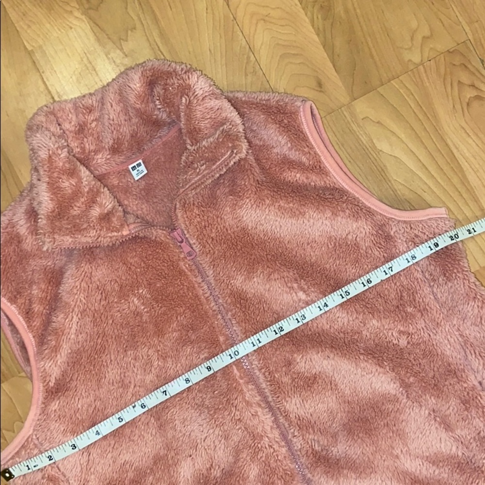 Blush fluffy vest like new - Picture 5 of 6